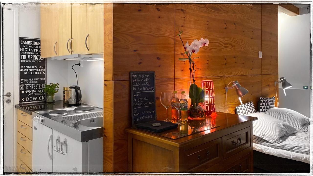 Bergvegen Guesthouse Aโอเลซุนด์ ภายนอก รูปภาพ